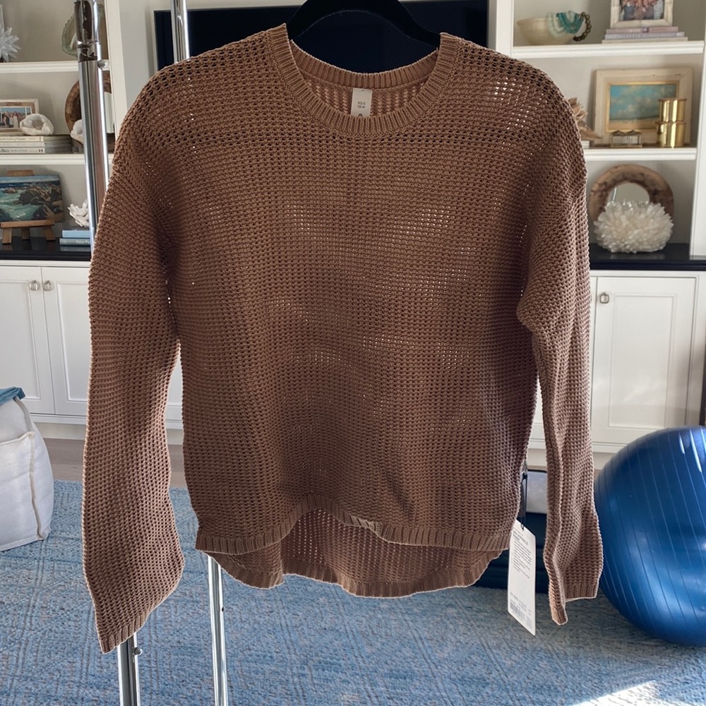 NWT Easy Embrace lululemon light brown sweater, xs/s.